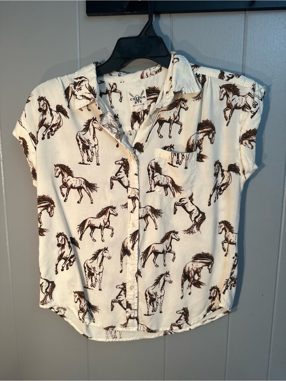 Rare cotton rye outfitters women’s small horse-Print Button Blouse cap sleve